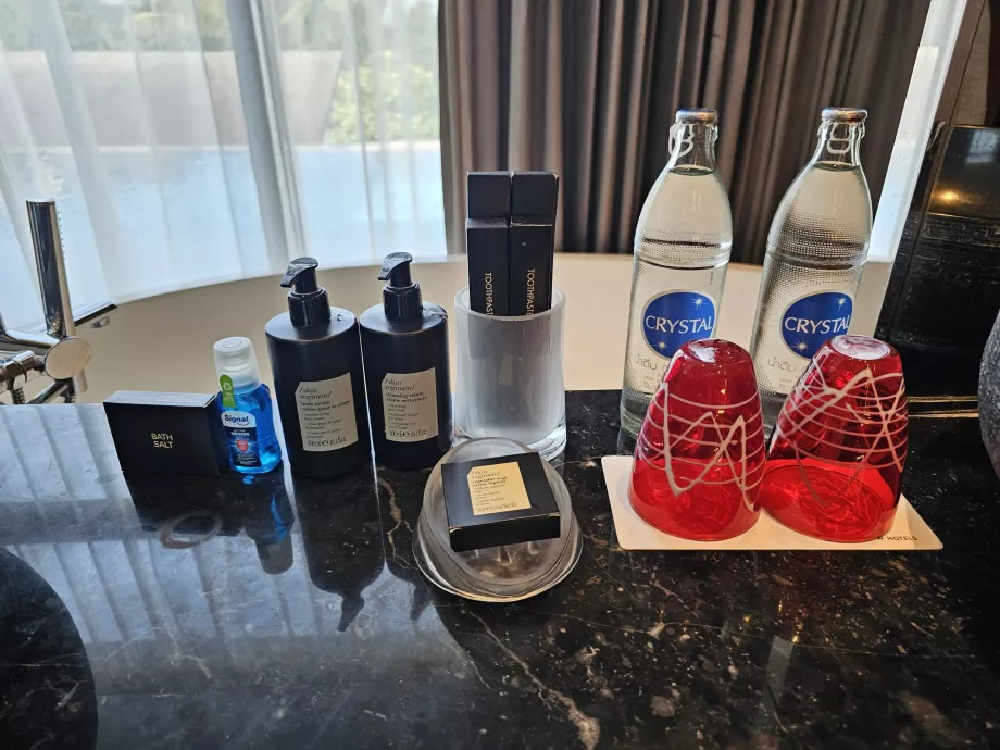 Water and amenities in the bathroom