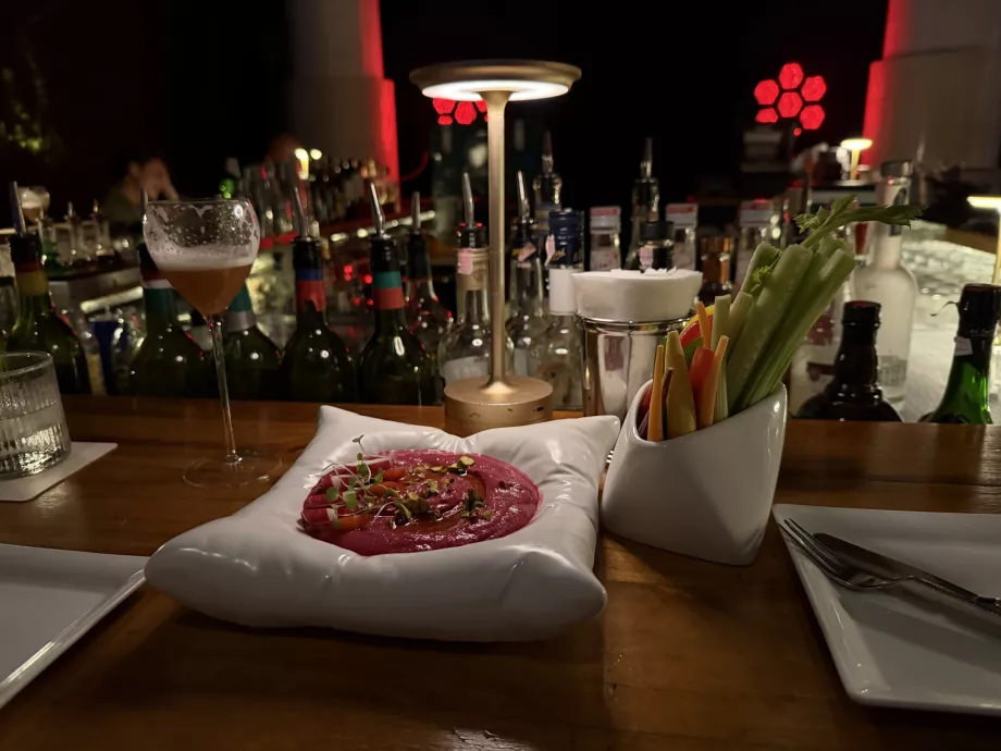 Hummus with beetroot in WooBar