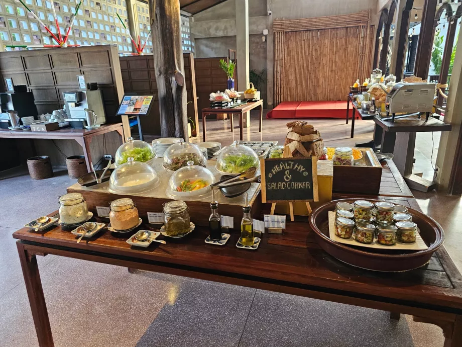 Breakfast - healthy and salad corner