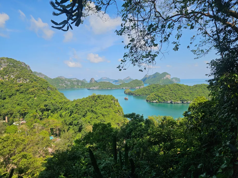 Views of the island of Koh Wua Ta Lap