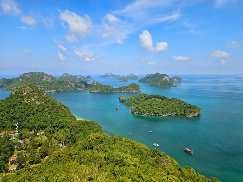 Views of the island of Koh Wua Ta Lap