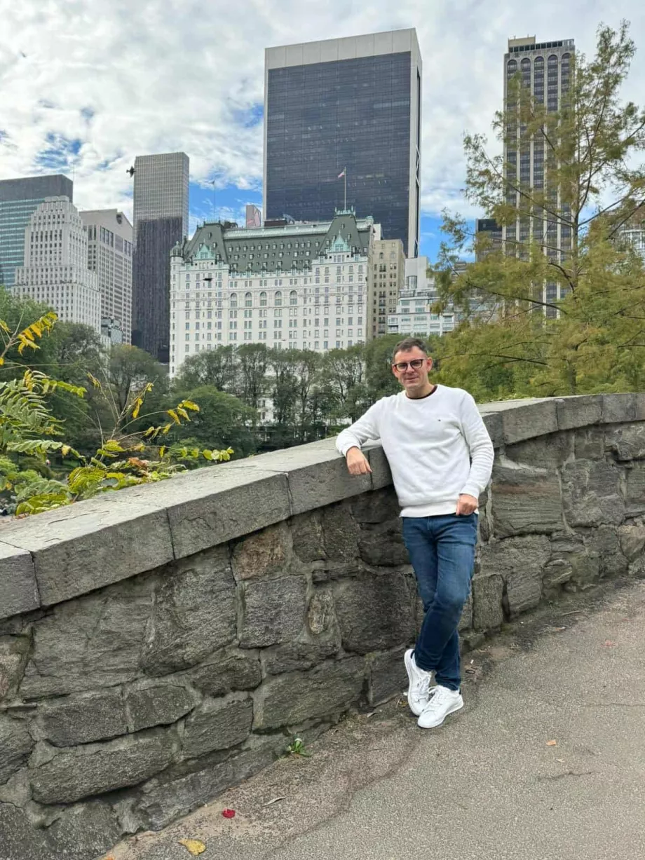 Me on the Gapstow Bridge with the Plaza Hotel in the background