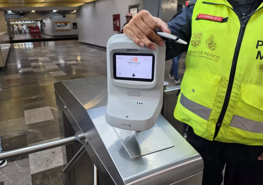 Payment by card in the metro