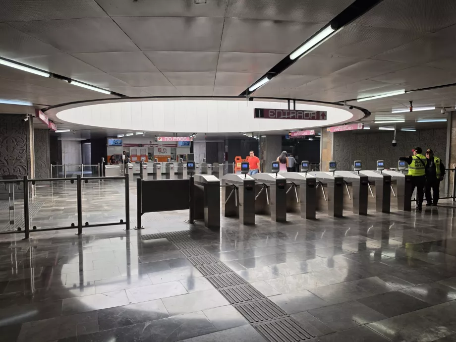 Entrance to the station via turnstiles