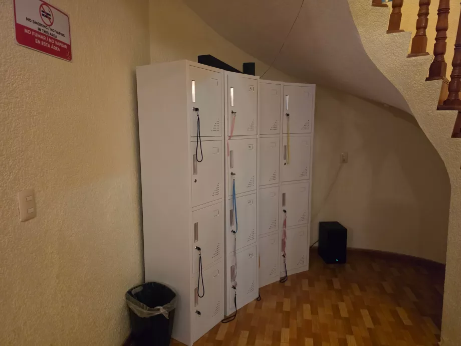 Luggage lockers