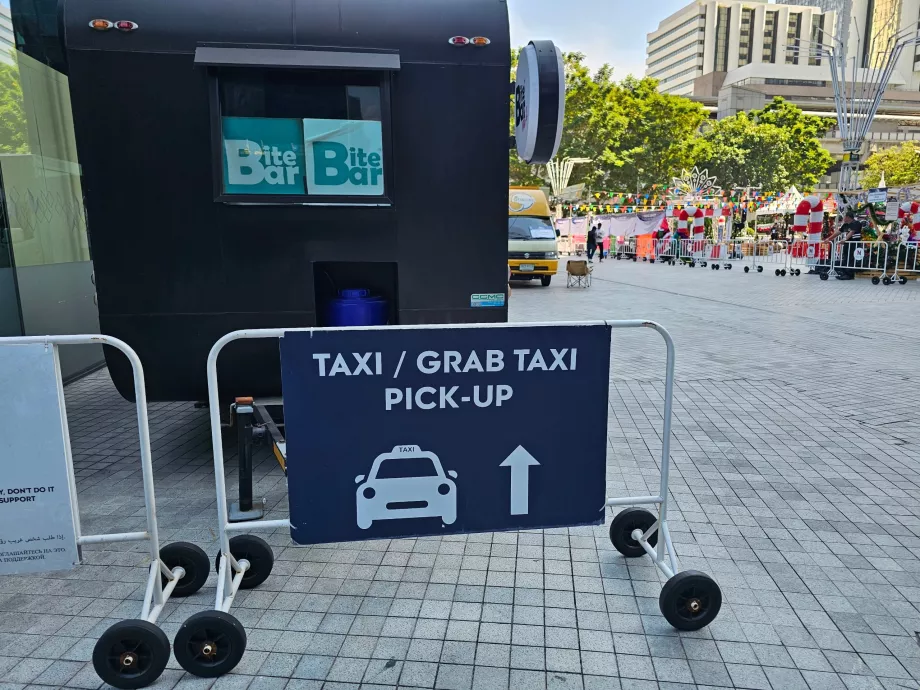 King Power Mahanakhon - taxi stand