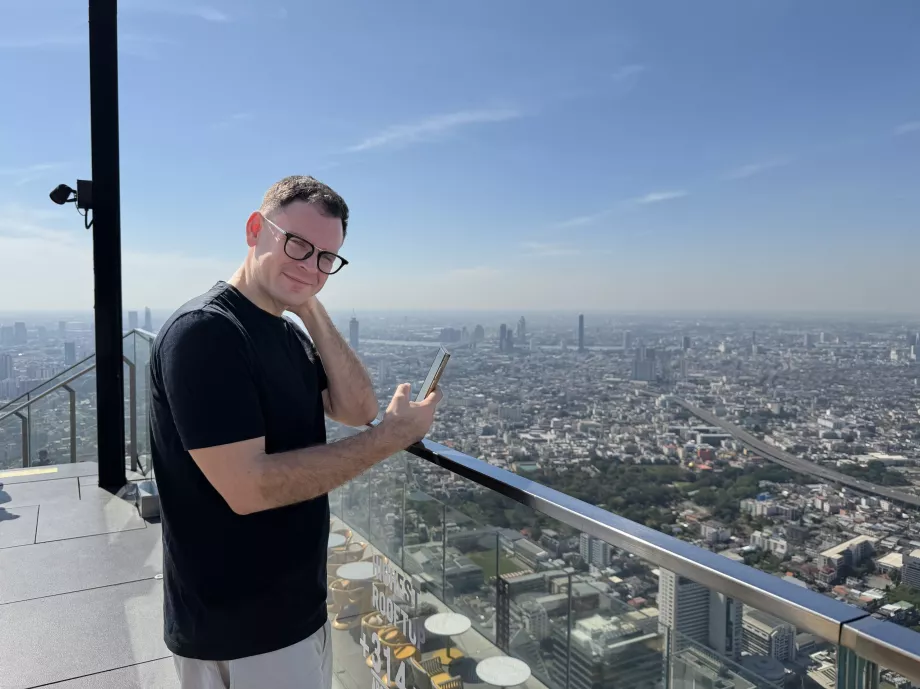 King Power Mahanakhon - me on the lookout (unpleasant sun in the eyes)