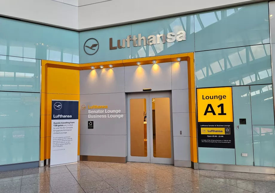 Entrance to the Lufthansa Lounge in Terminal 2