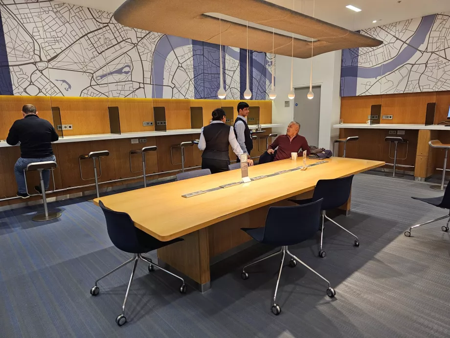 Workstations and desks