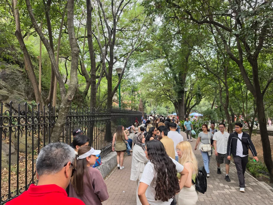 Chapultepec Castle, queue for entrance