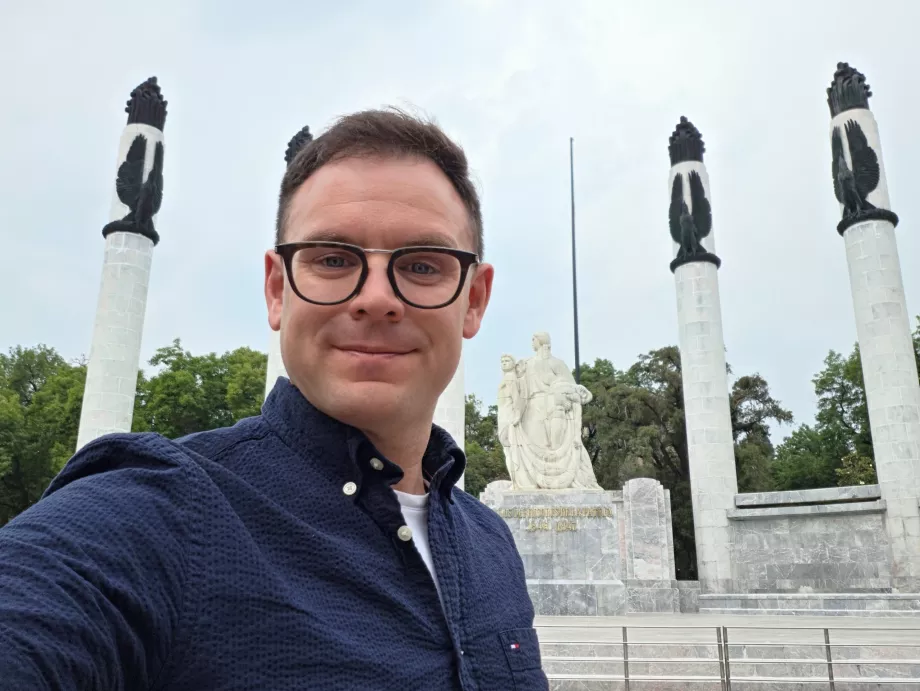 Me at the Altar a la Patria monument