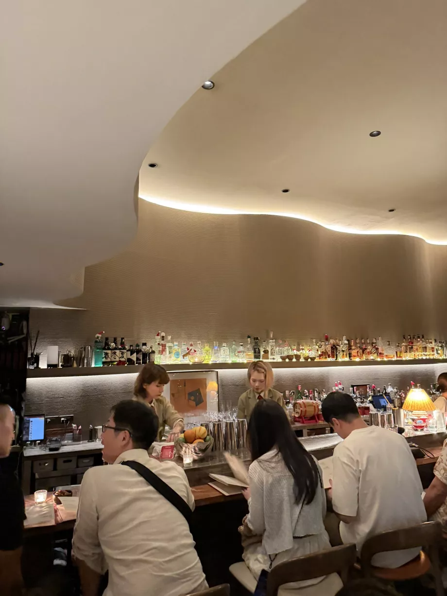 Dry Wave Cocktail Studio - environment