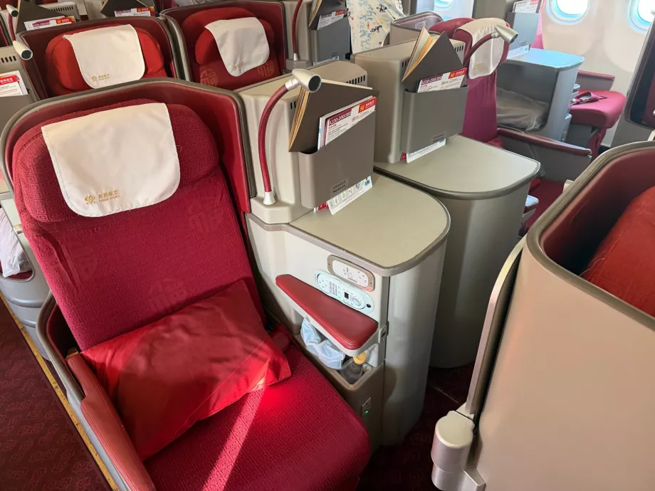 Another variant of the middle seats (far apart)