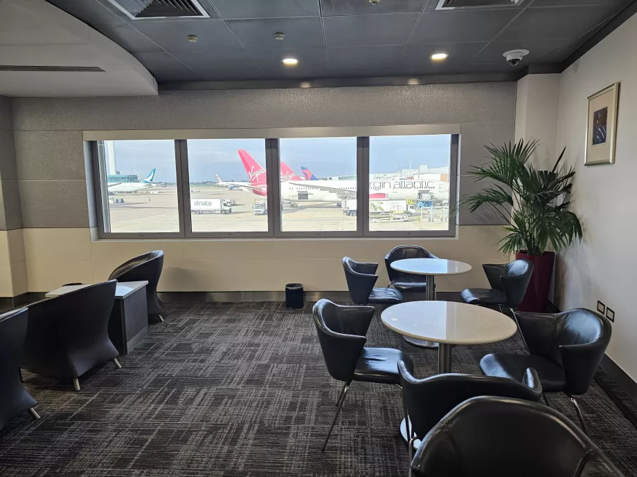Lounge overlooking the airport tarmac