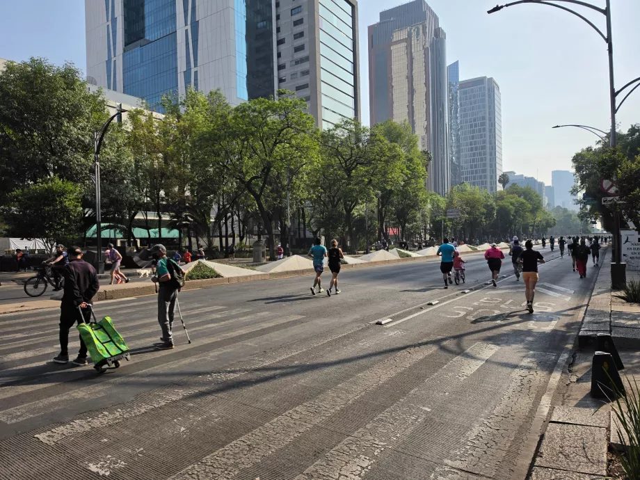 A Sunday morning run along Reforma Street