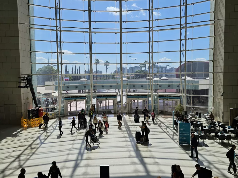 Exit from Terminal 1 to the metro and buses