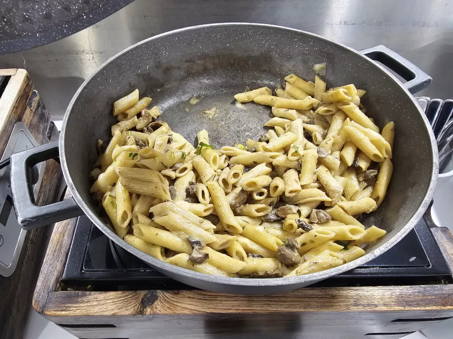 Pasta with mushrooms - lunch menu