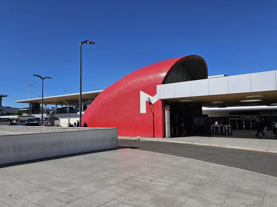 Metro station in front of Terminal 1