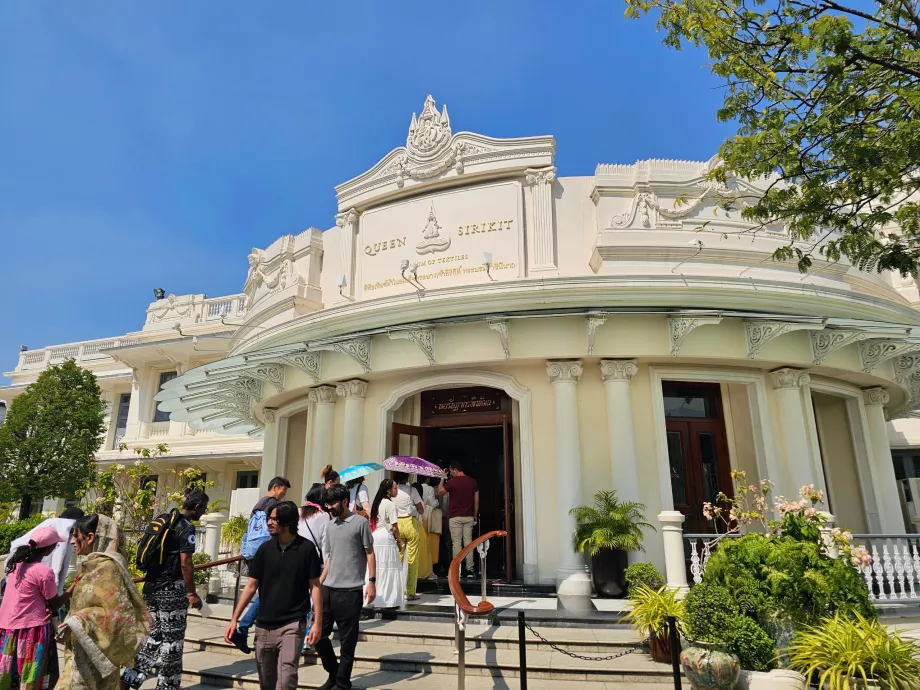 Grand Palace, Queen Sirikit Museum