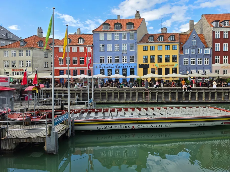Tourist boat cruise on Nyhavn