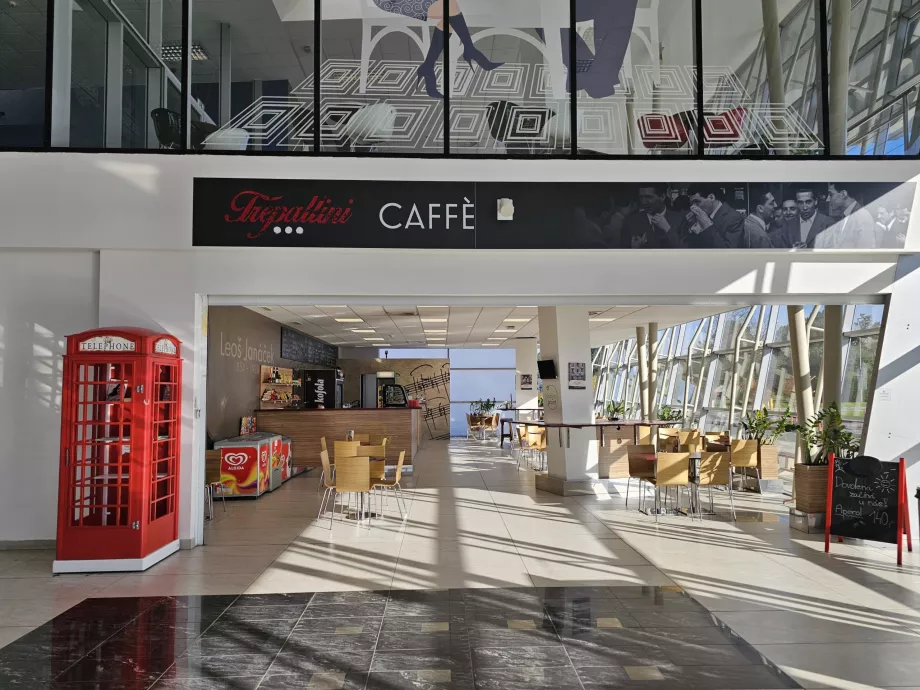 Café in the public area
