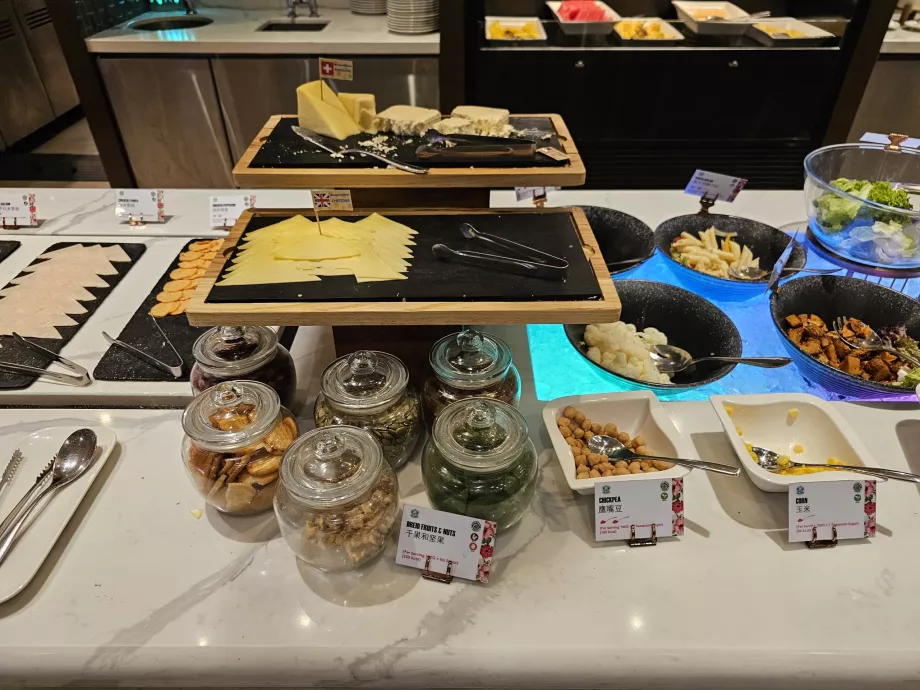 Western and Japanese cold breakfast