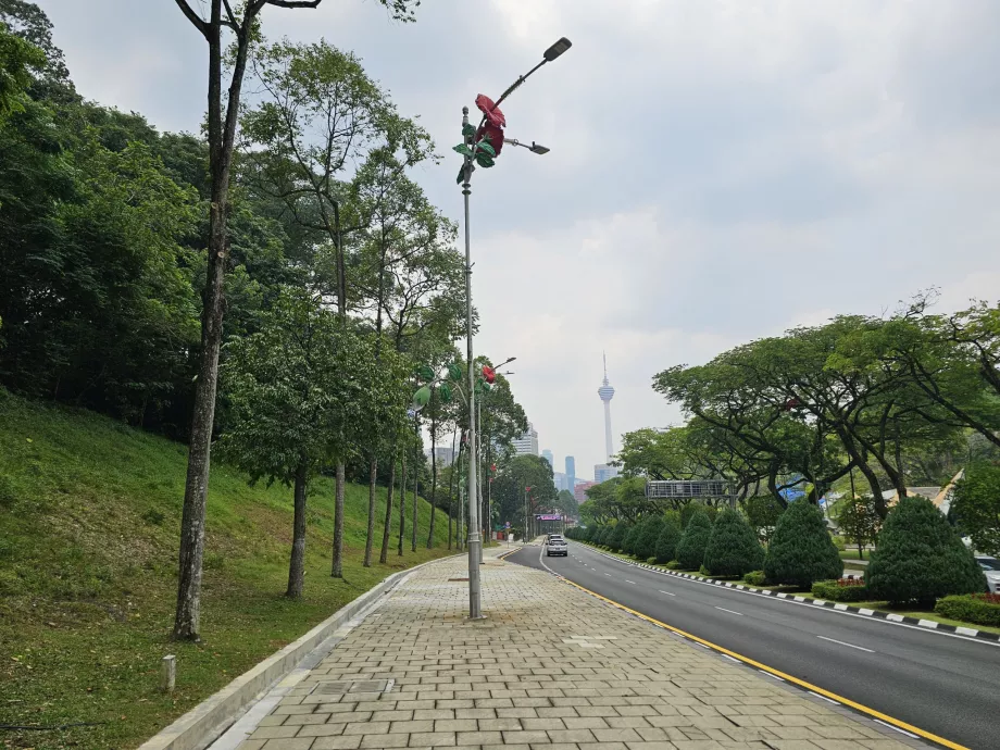 The road to the National Memorial