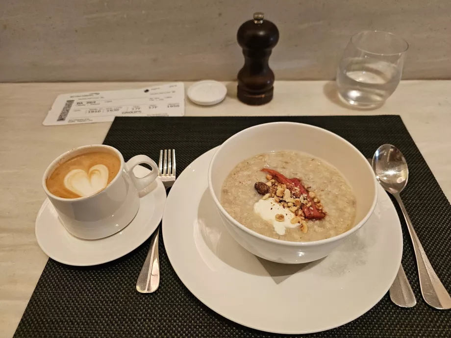 Porridge in the restaurant