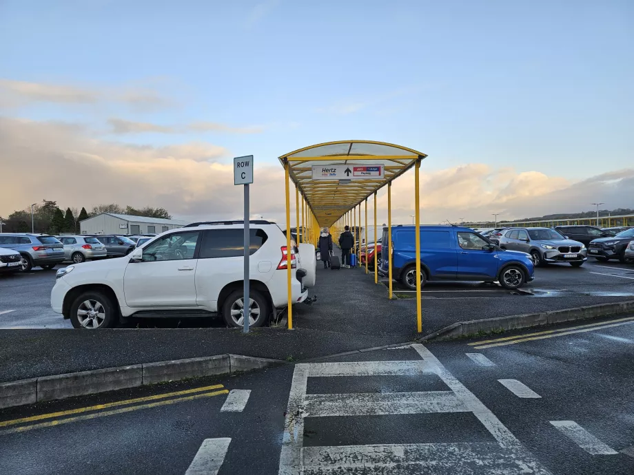 Walking route to the car rental companies