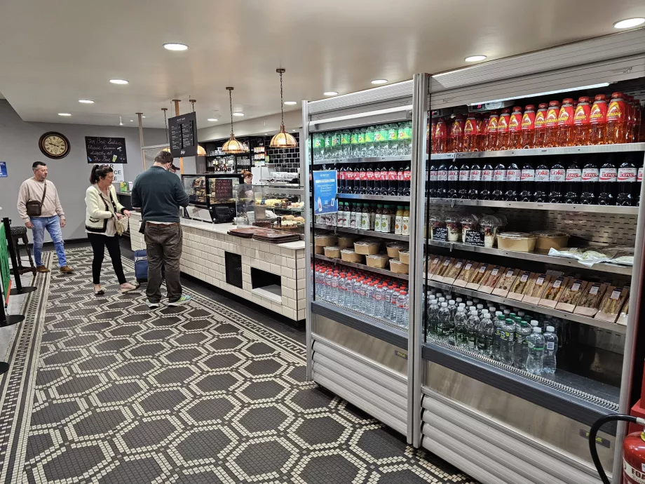 Airport restaurant, public part