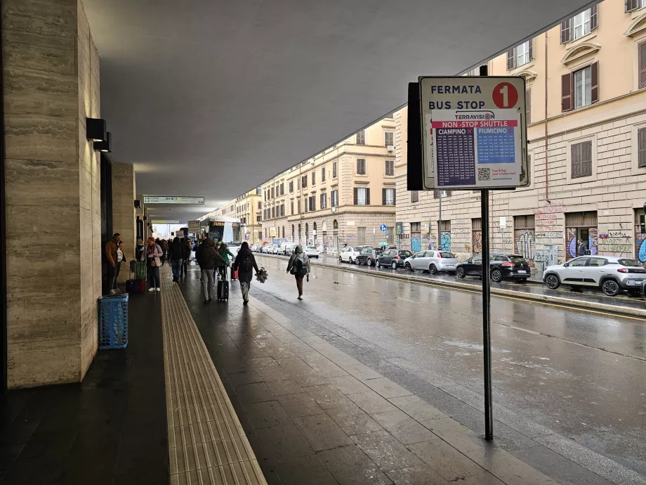 Express bus stops in front of Roma Termini station