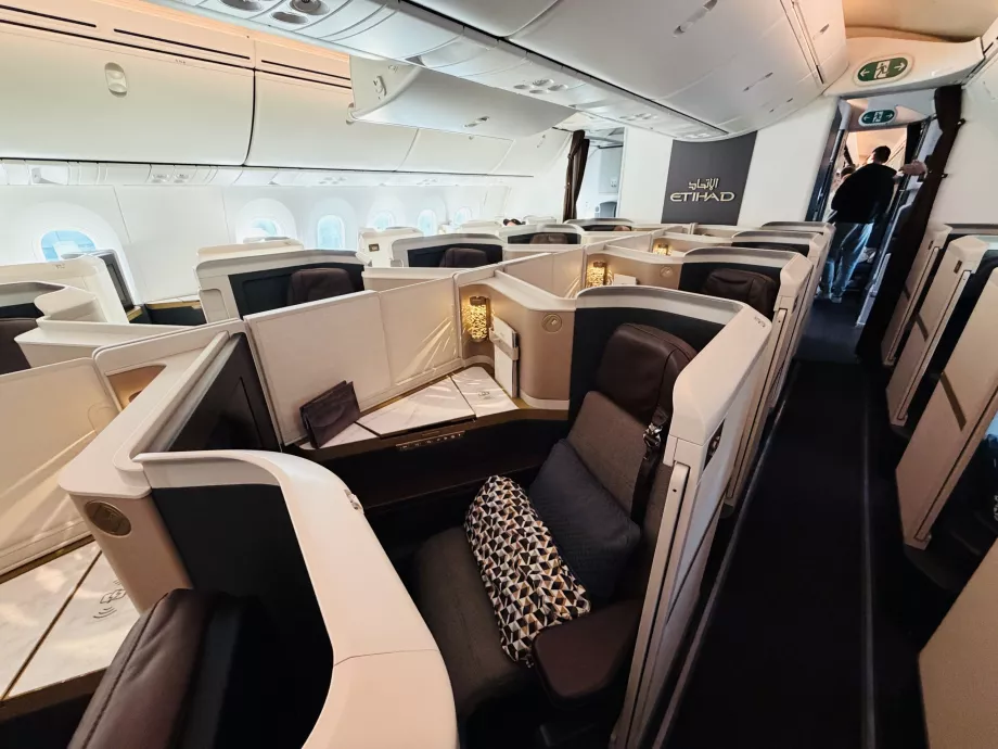 Etihad's newest business class cabin B789