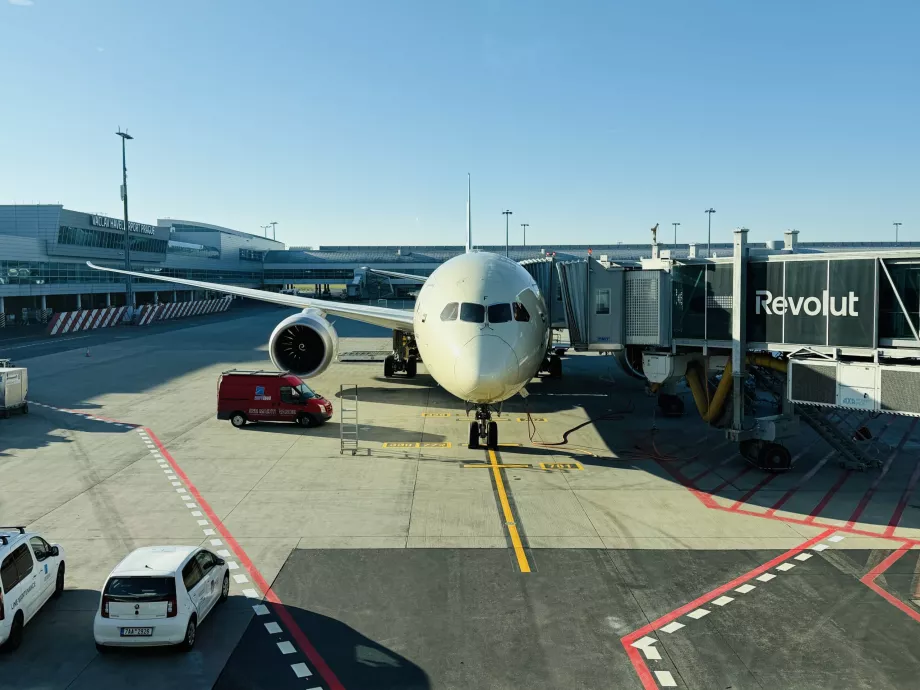 Boeing 787-9 registration A6-BNF