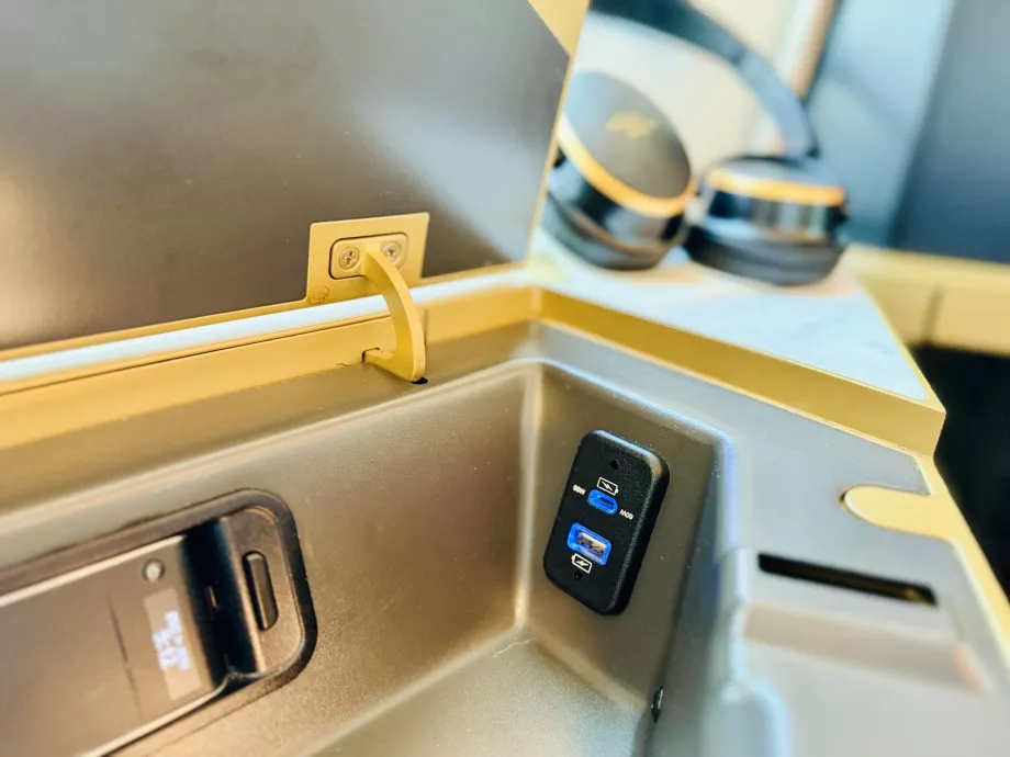 USB-C and USB-B sockets for charging