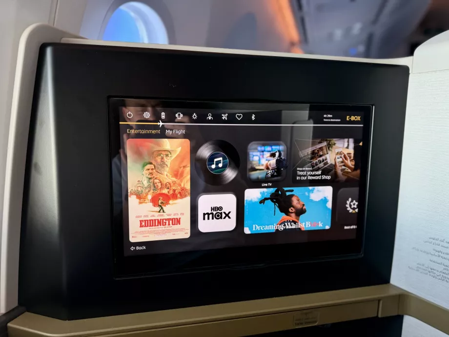 17.3″ 4K monitor with IFE