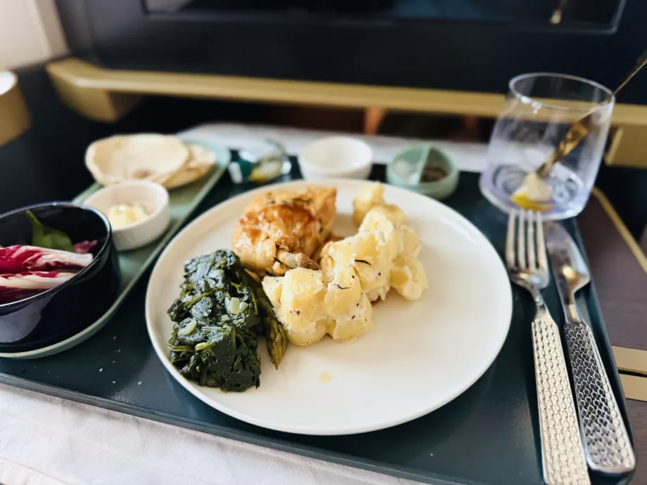 Chicken supreme with gnocchi and spinach