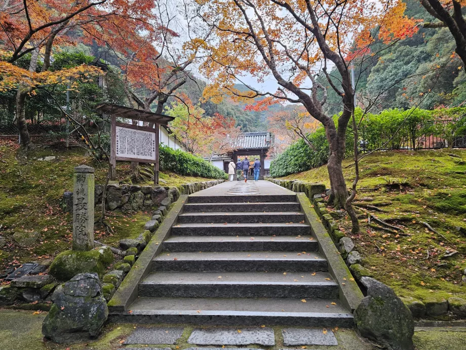 The road to the small temple of Saisho-in