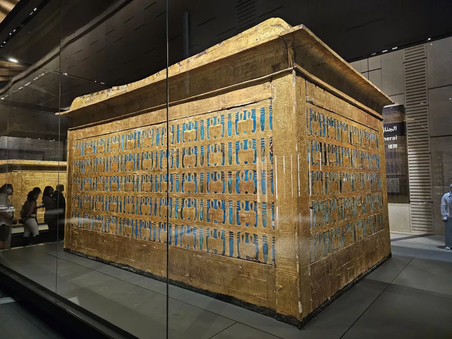 Tombs in the main galleries