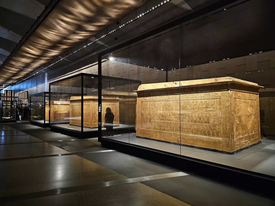 Tombs in the main galleries