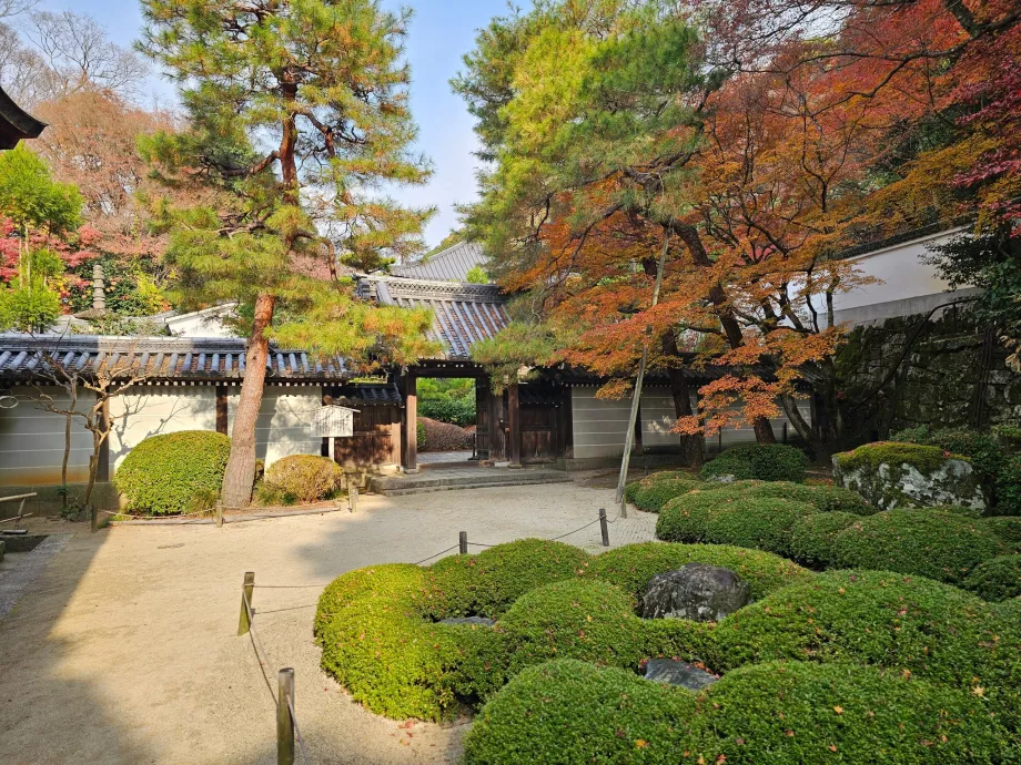Chion-in Temple, Gardens