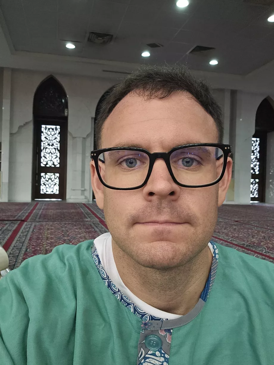 Federal Territory Mosque, borrowed robe