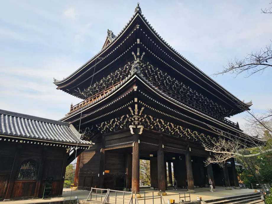 Chion-in Temple, main gate