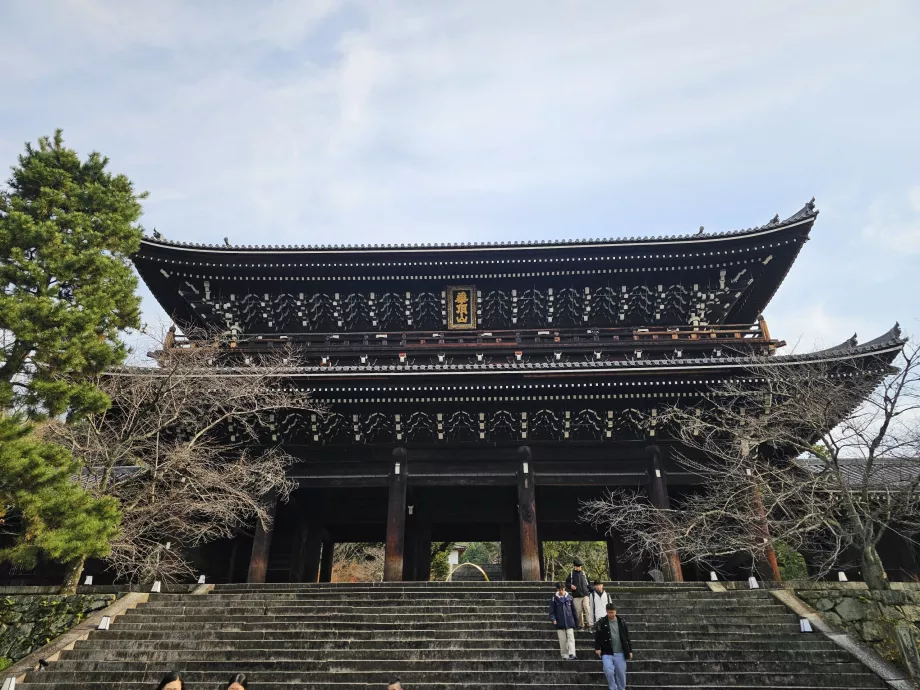 Chion-in Temple, main gate