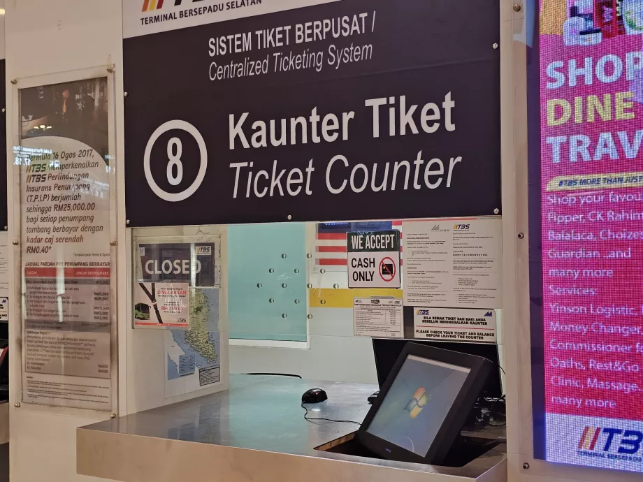 Payment in cash at the cash desk