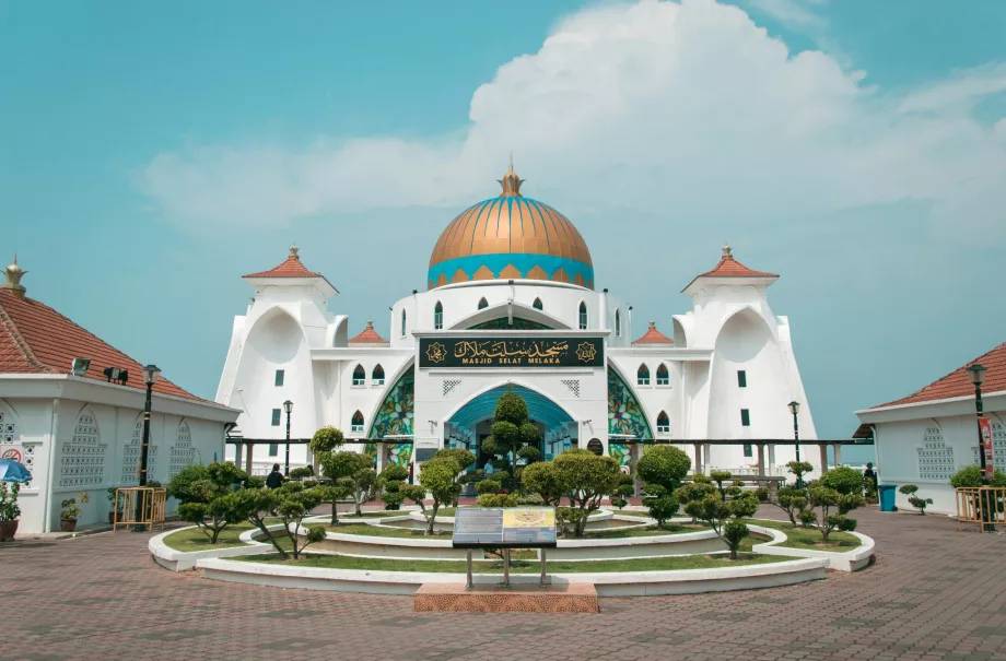 Selat Melaka Mosque