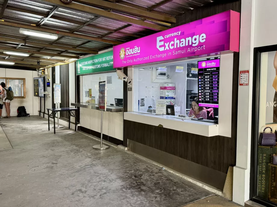 Currency exchange in the check-in hall