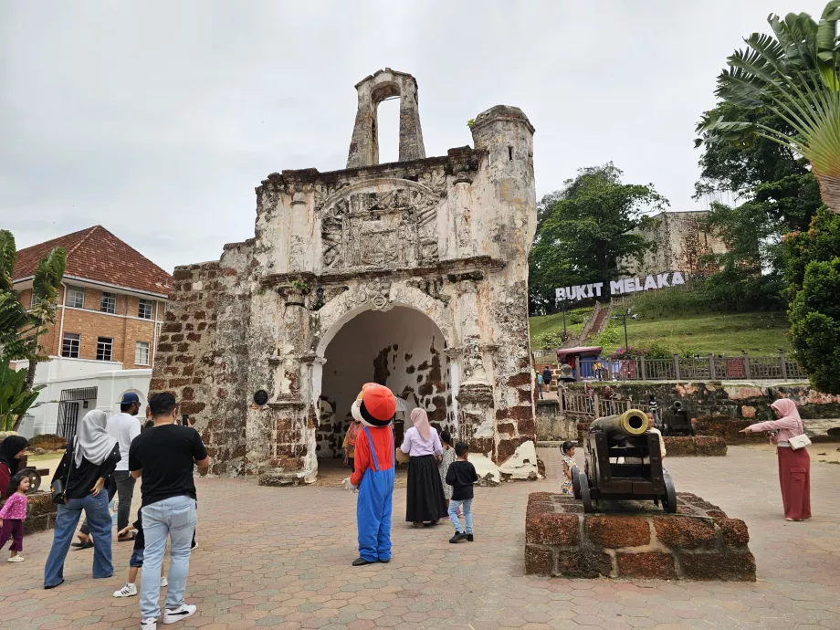 And Famosa