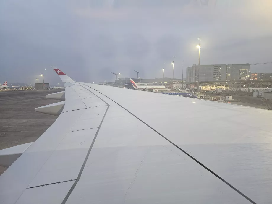 Window view of the wing in the Premium Economy cabin