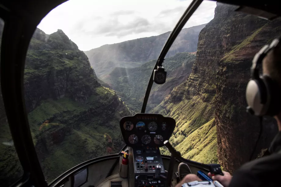 Sightseeing flight in the interior of Molokai