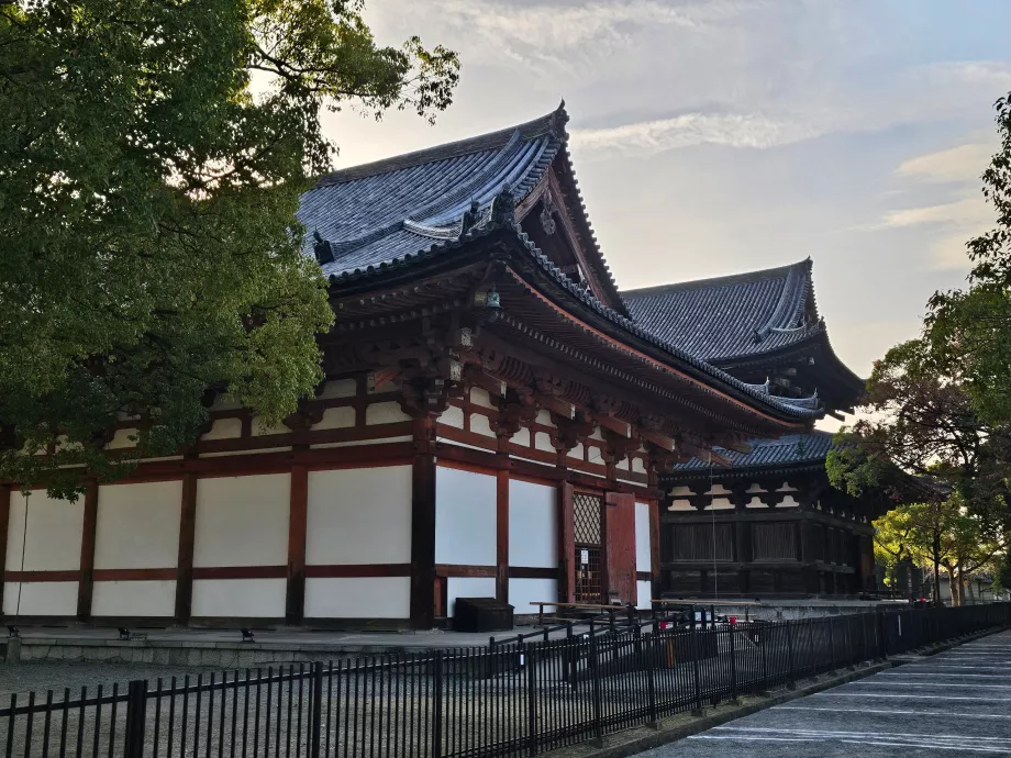 To-ji Temple grounds